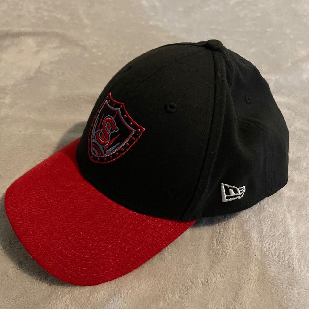 New Era 39THIRTY Marvel Defenders of the Diamond Black Red Hat Small Medium - Picture 2 of 7